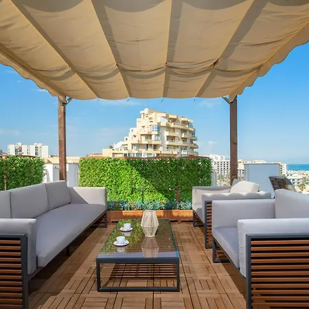 Luxury Penthouse Sea Views- Jacuzzi - Sauna *